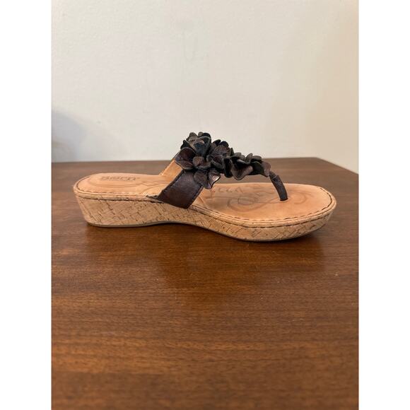 Born Women's Kimona Brown Metallic Floral Leather Thong Sandals Size 7 - Picture 2 of 5